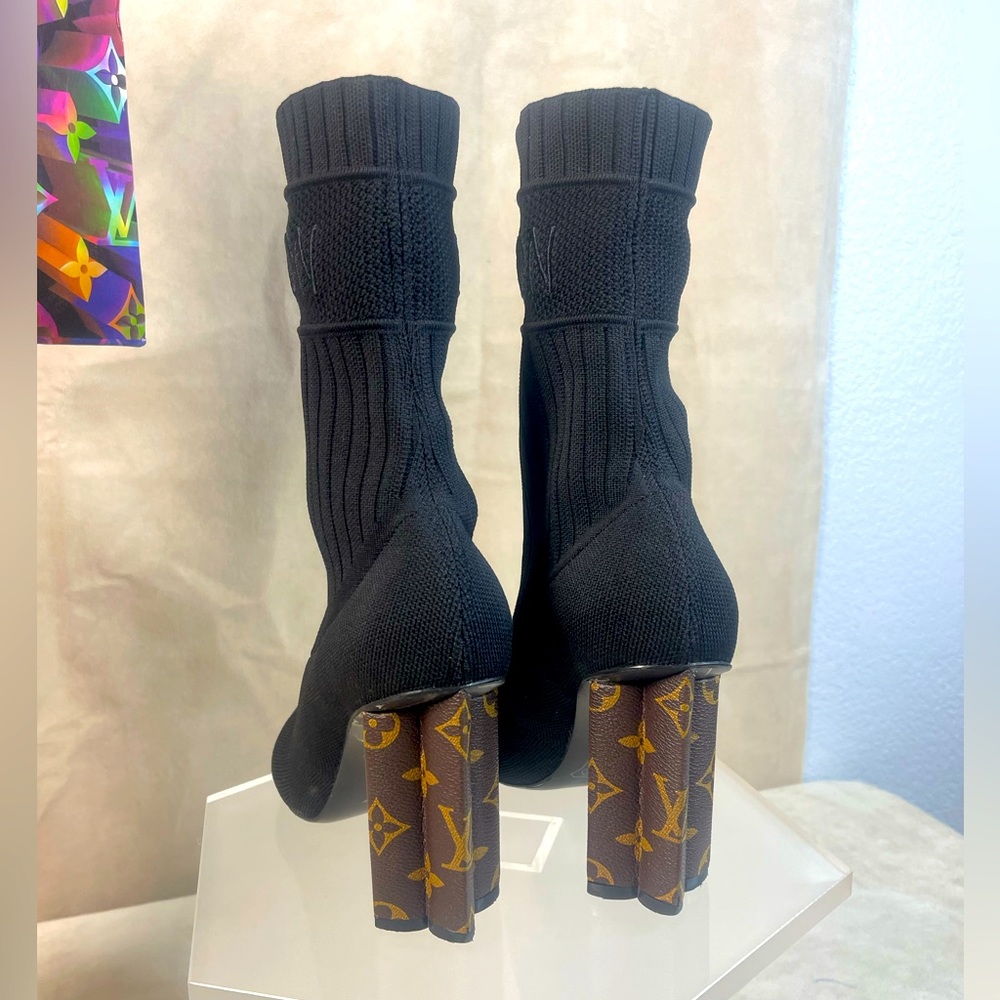 Louis Vuitton Silhouette Black Ankle Boots Sz 40 (US 8) In Like New Condition - Picture 6 of 16